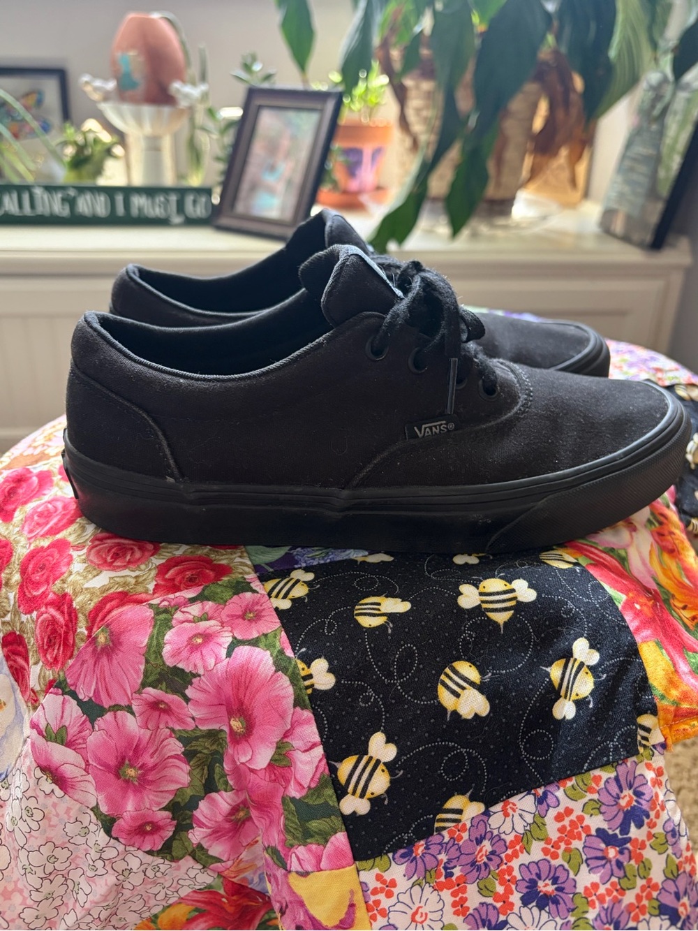 Vans Women’s Black Canvas Low-Top Sneakers - Picture 2 of 7